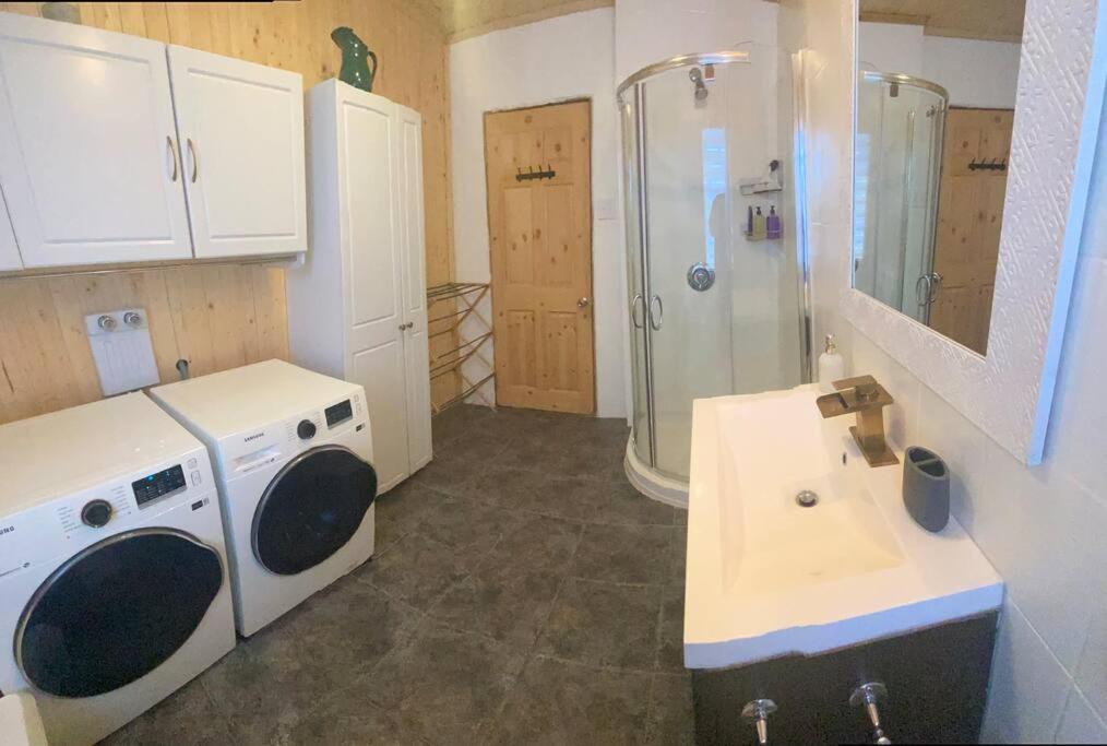 Le Jazz- Chalet Rustique/Chic Avec Spa Notre-Dame-Des-Bois Exteriör bild